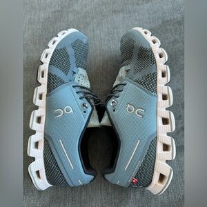 Blue On CLOUD sneaker Sz 9 women’s